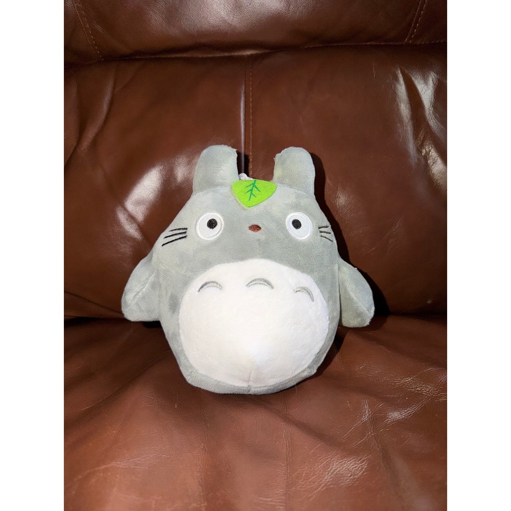 Studio Ghibli My Neighbor Totoro Grey Plush Stuffed Animal Toy with Green Leaf‎